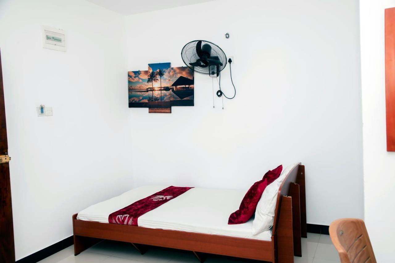 Golden Star Guest House 贾夫纳 外观 照片