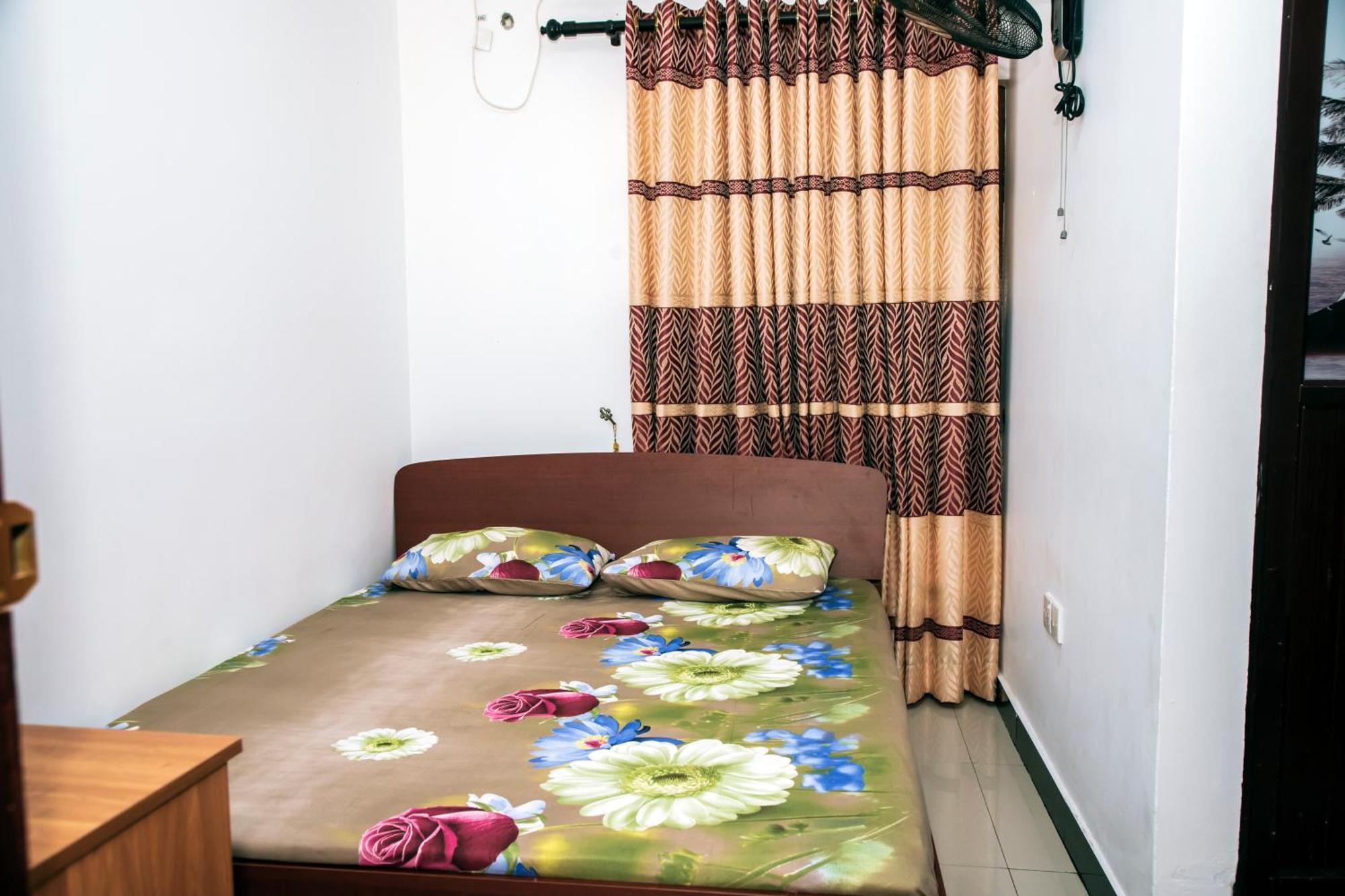 Golden Star Guest House 贾夫纳 外观 照片