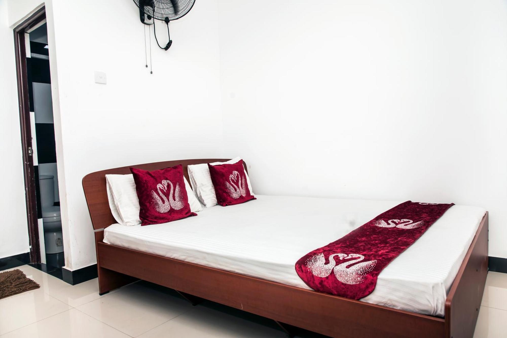 Golden Star Guest House 贾夫纳 外观 照片