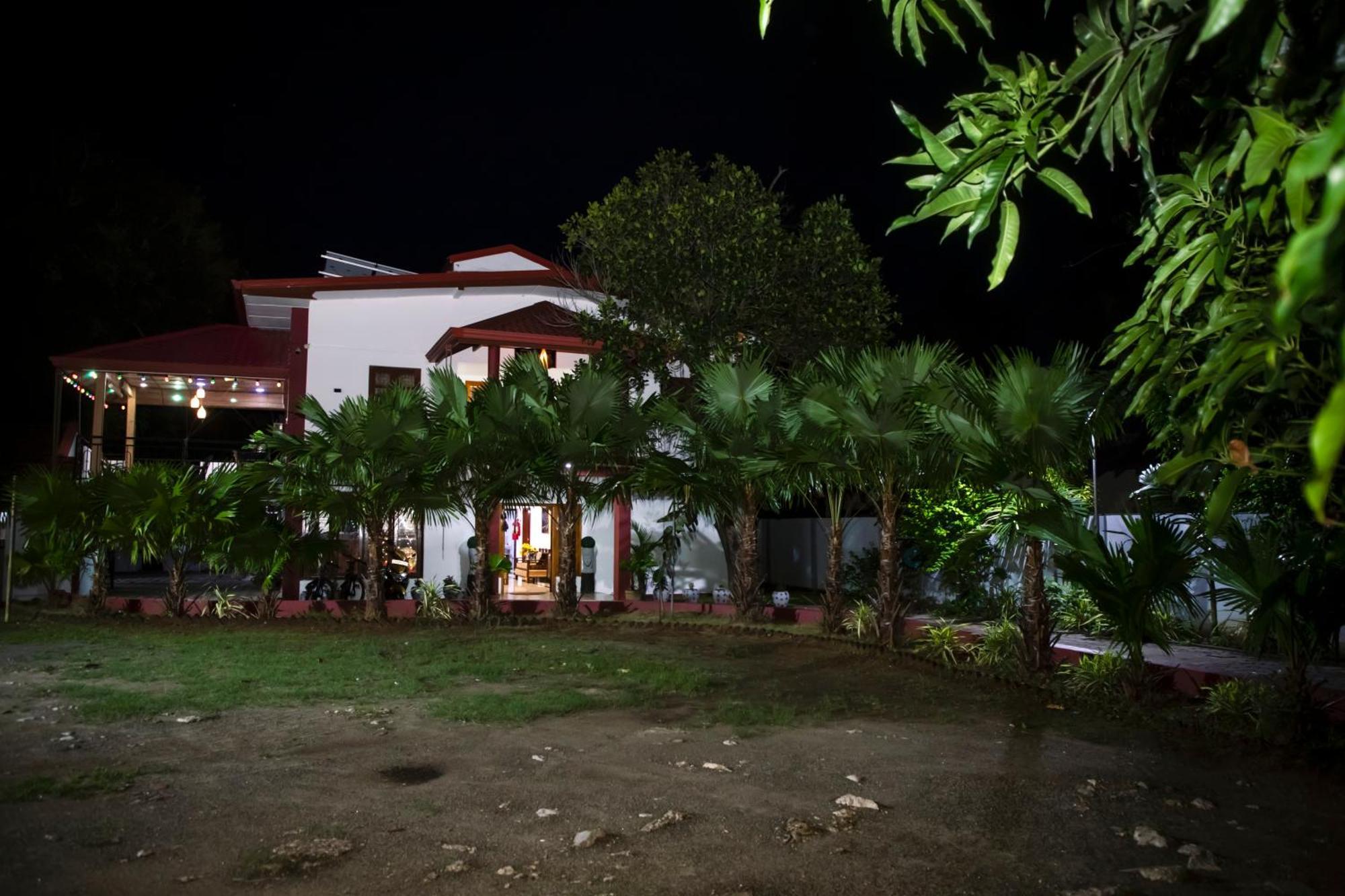 Golden Star Guest House 贾夫纳 外观 照片