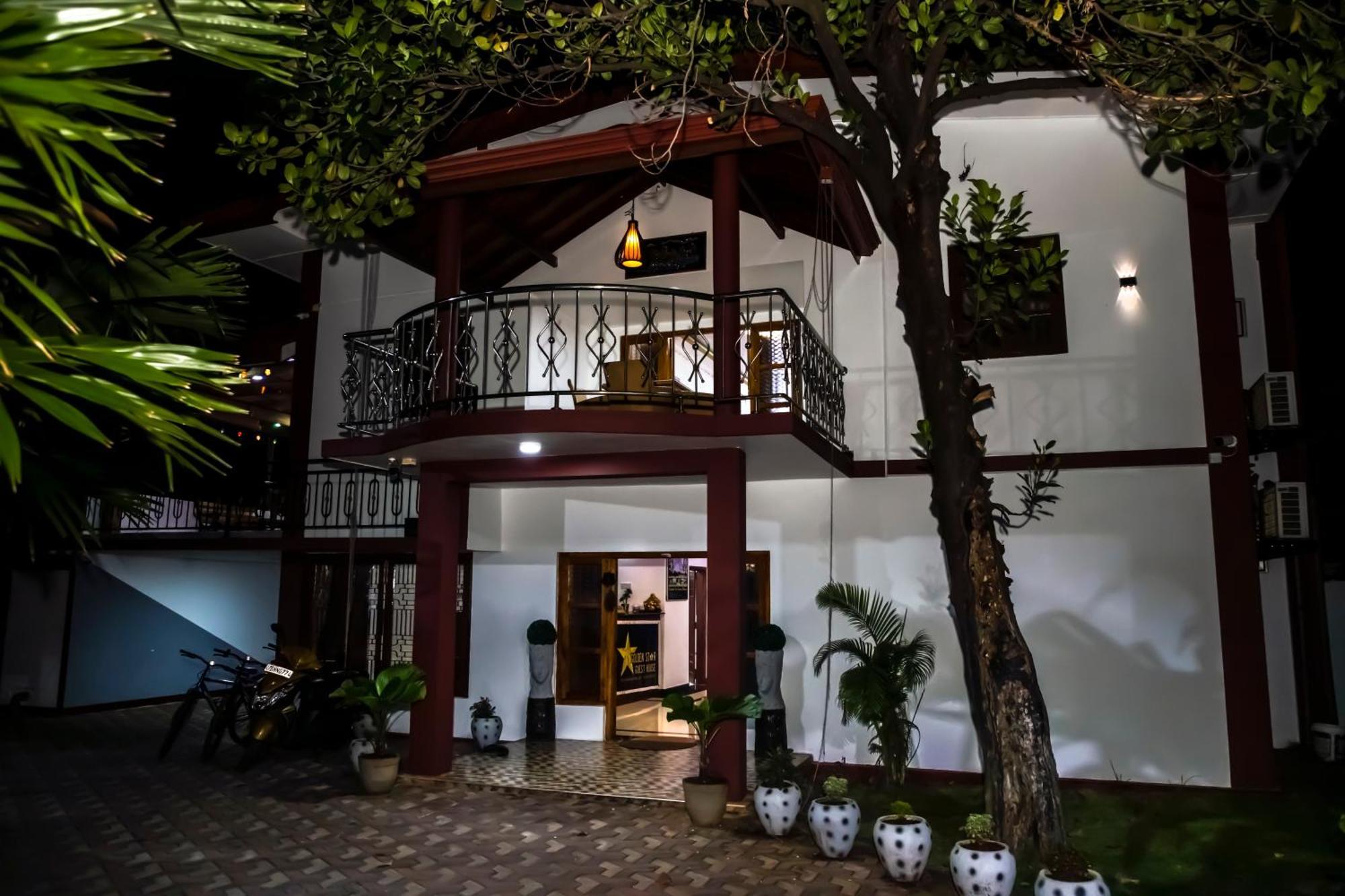 Golden Star Guest House 贾夫纳 外观 照片
